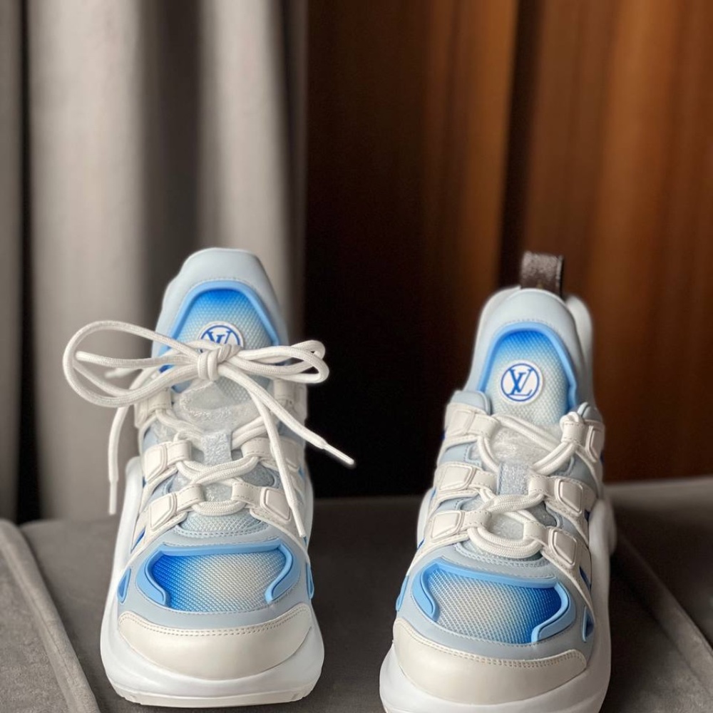 LOUIS VUITTON WOMEN'S ARCHLIGHT SNEAKERS LIGHT BLUE SIZE 36 AUTHENTIC ๐ - Picture 3 of 15